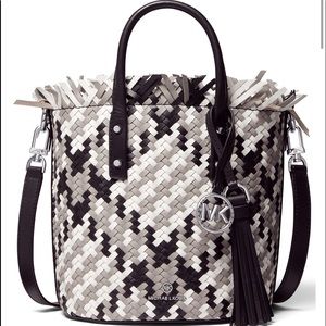 📍📍📍MICHAEL KORS Marley Leather Bucket 🪣 Bag